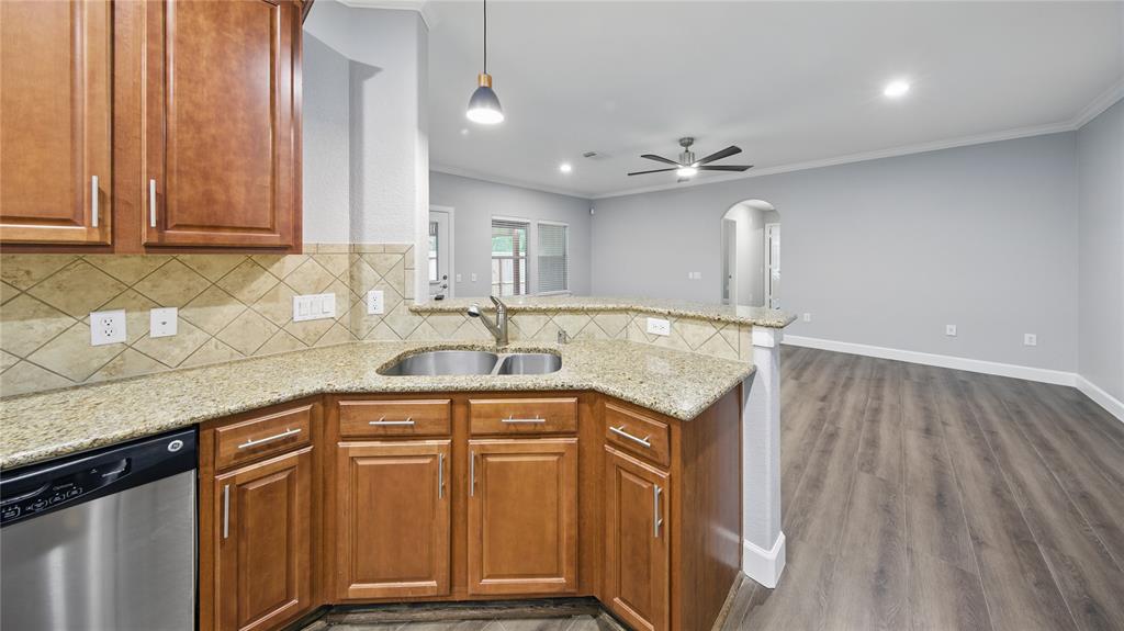198 W Kentwick Place, Conroe, Texas image 11