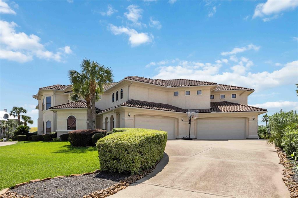 1303 Lakeway Drive