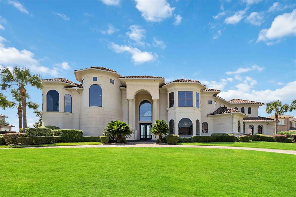 1303 Lakeway Drive