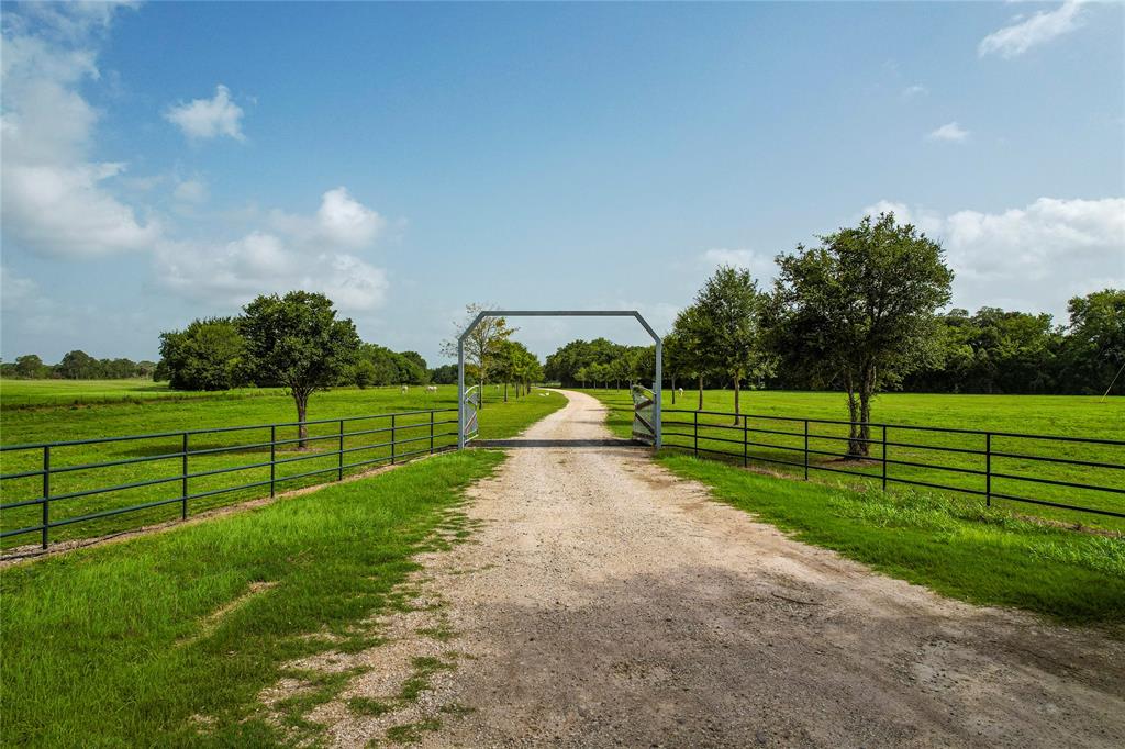 1331 E Parker Road, Muldoon, Texas image 3