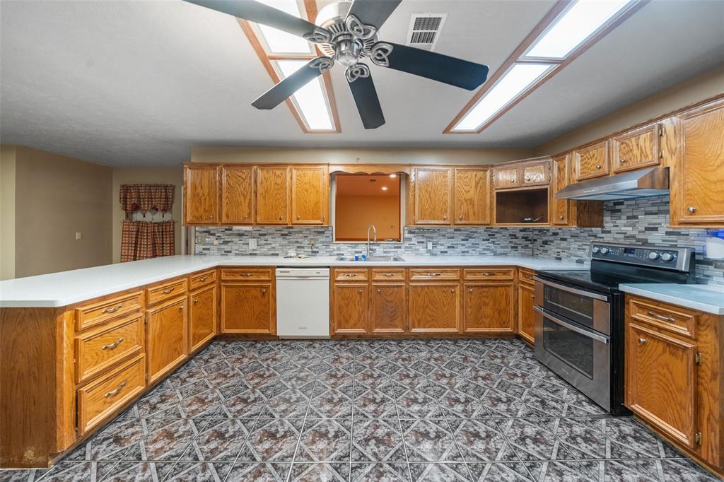 302 Garden City Road, Livingston, Texas image 4