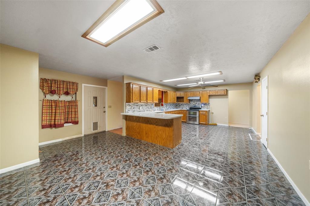 302 Garden City Road, Livingston, Texas image 5