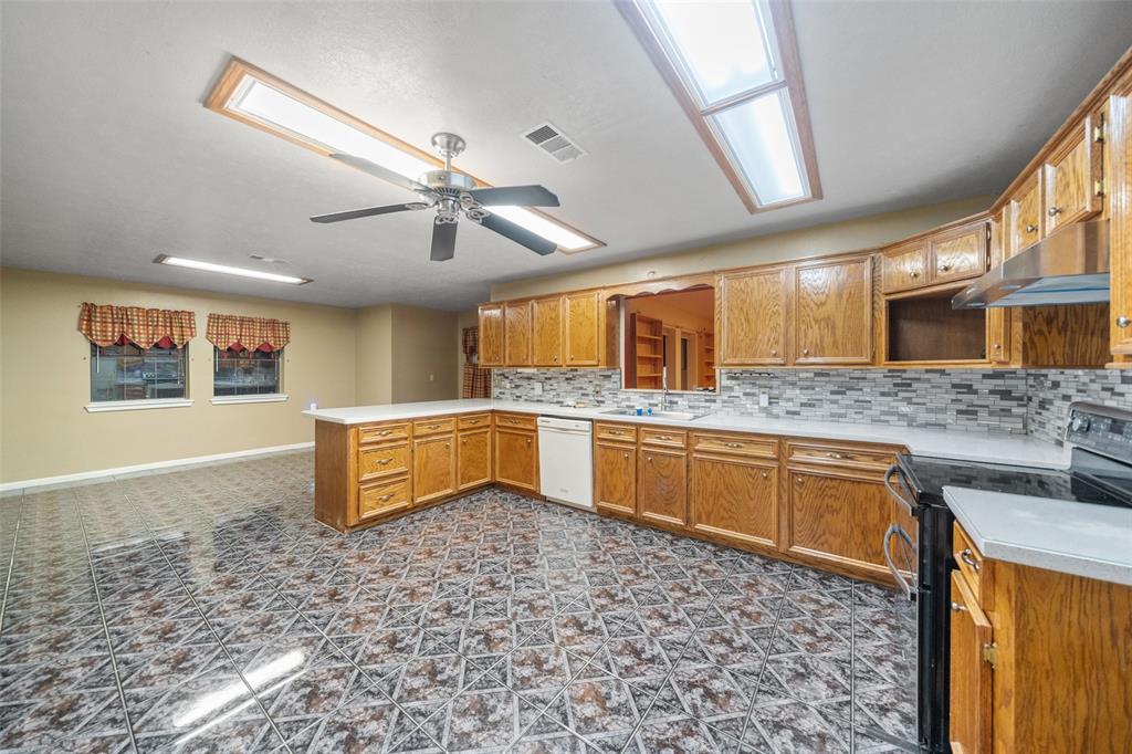 302 Garden City Road, Livingston, Texas image 6