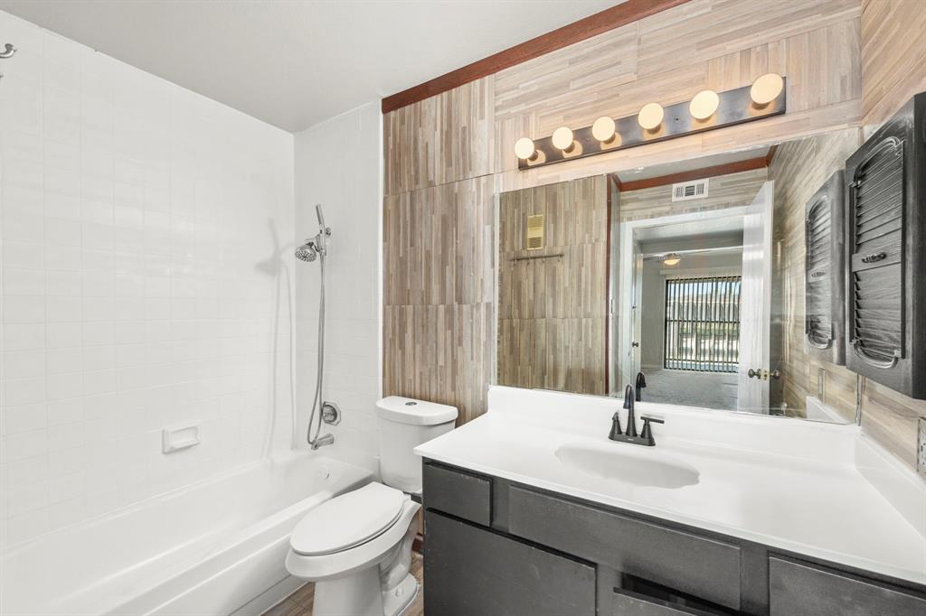 206 Plaza Verde Drive #D35, Houston, Texas image 13