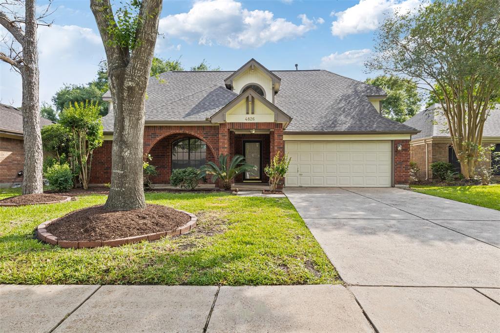 4826 Pecan Grove Drive, Pearland, Texas image 1