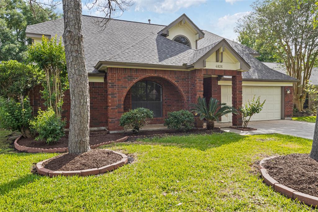 4826 Pecan Grove Drive, Pearland, Texas image 3