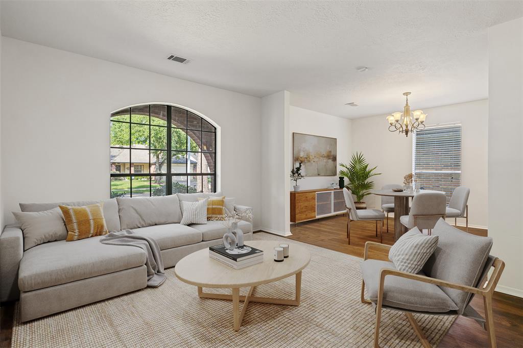 4826 Pecan Grove Drive, Pearland, Texas image 2