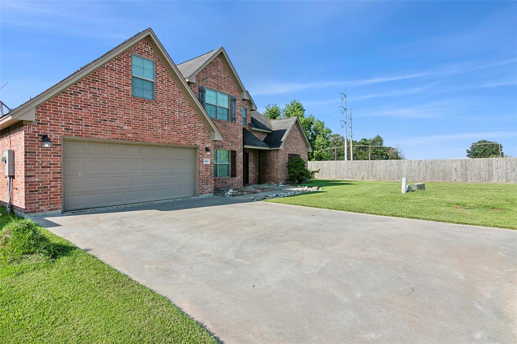 1815 Lindsey Lane, Nederland, Texas image 3