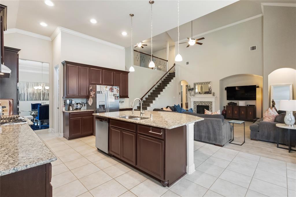 9612 Eden Ridge Lane, Pearland, Texas image 12