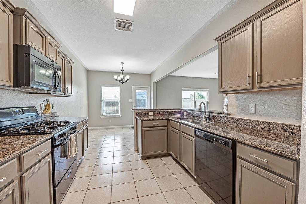 9807 Opal Rock Drive, Rosharon, Texas image 12