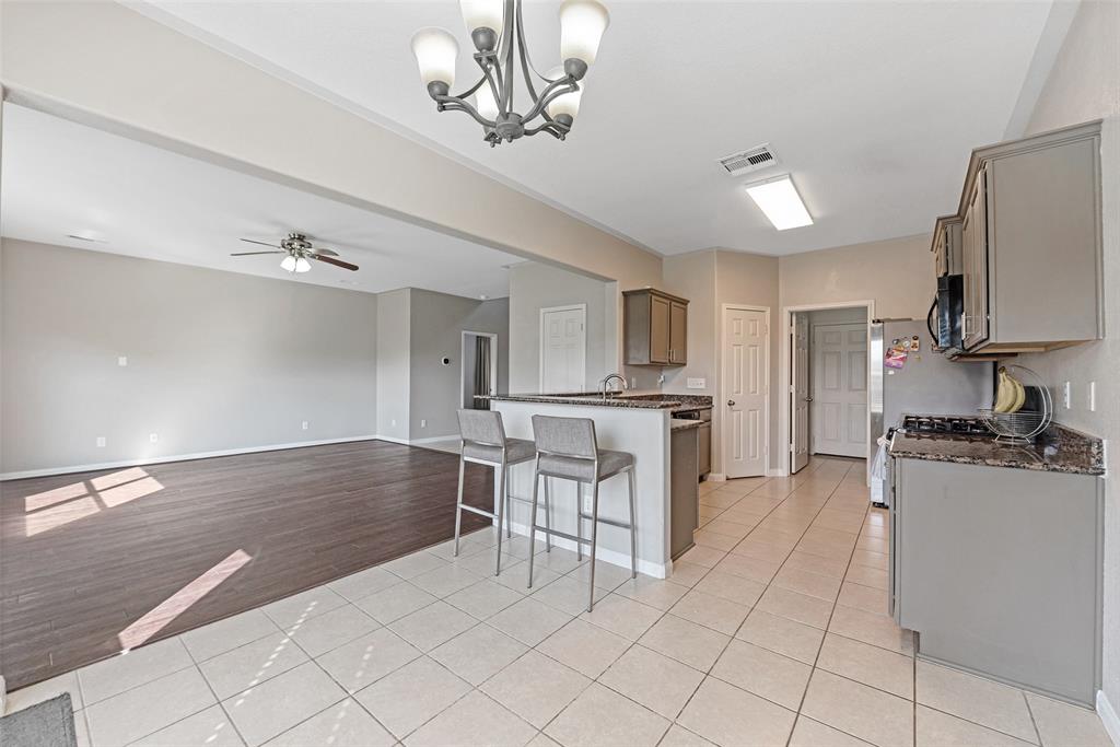 9807 Opal Rock Drive, Rosharon, Texas image 10