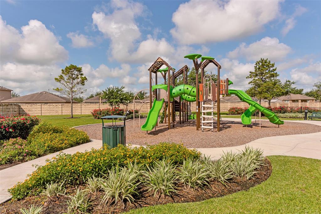 9807 Opal Rock Drive, Rosharon, Texas image 35
