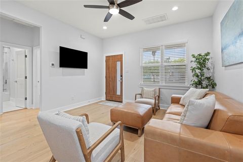 Single Family Residence in Galveston TX 3017 Avenue R 10.jpg