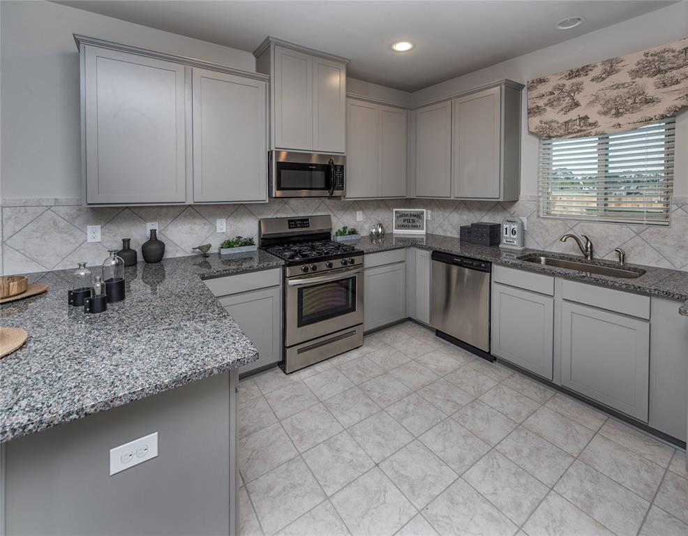 214 Emerald Thicket Lane, Humble, Texas image 14