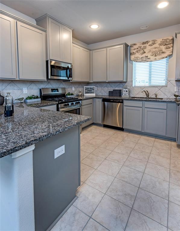 214 Emerald Thicket Lane, Humble, Texas image 18