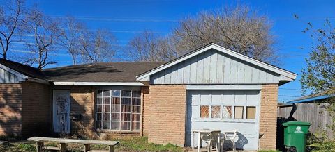 Single Family Residence in Houston TX 8914 Amblewood Drive.jpg