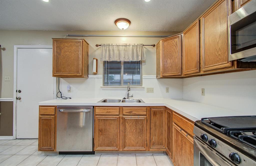 10829 E Linwood Drive, La Porte, Texas image 18