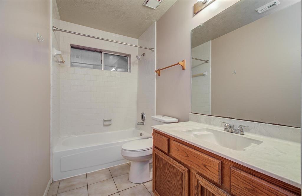 10829 E Linwood Drive, La Porte, Texas image 26