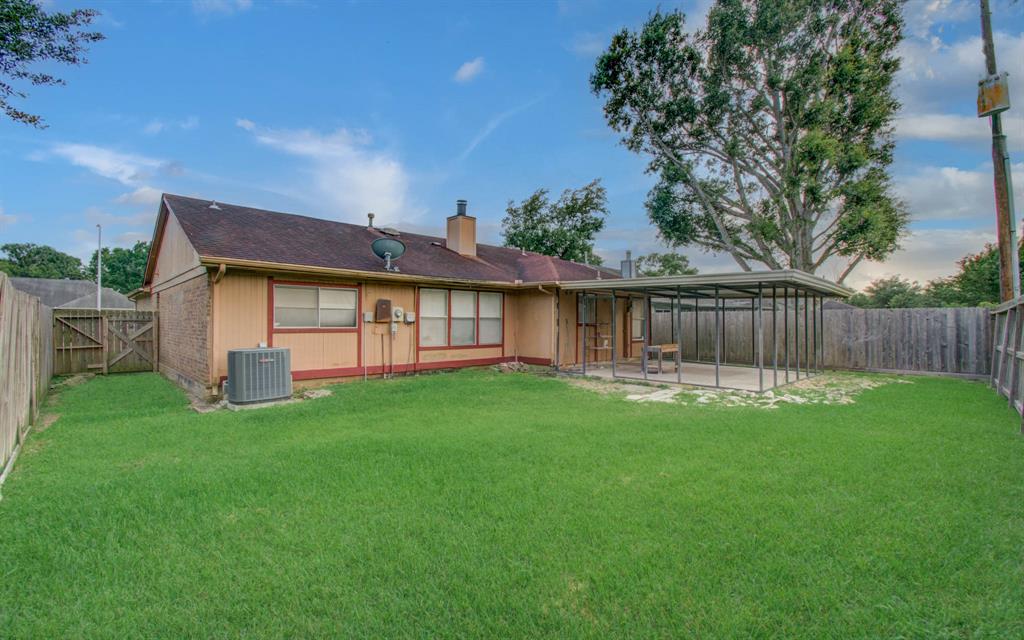 10829 E Linwood Drive, La Porte, Texas image 32