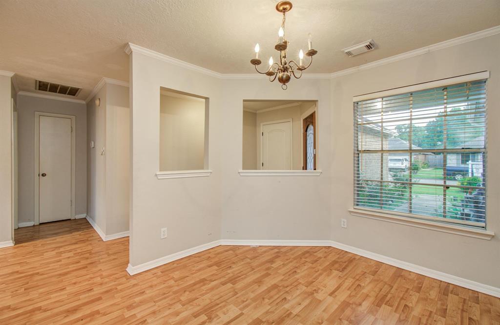 10829 E Linwood Drive, La Porte, Texas image 8