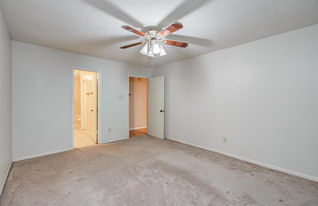 10829 E Linwood Drive, La Porte, Texas image 31
