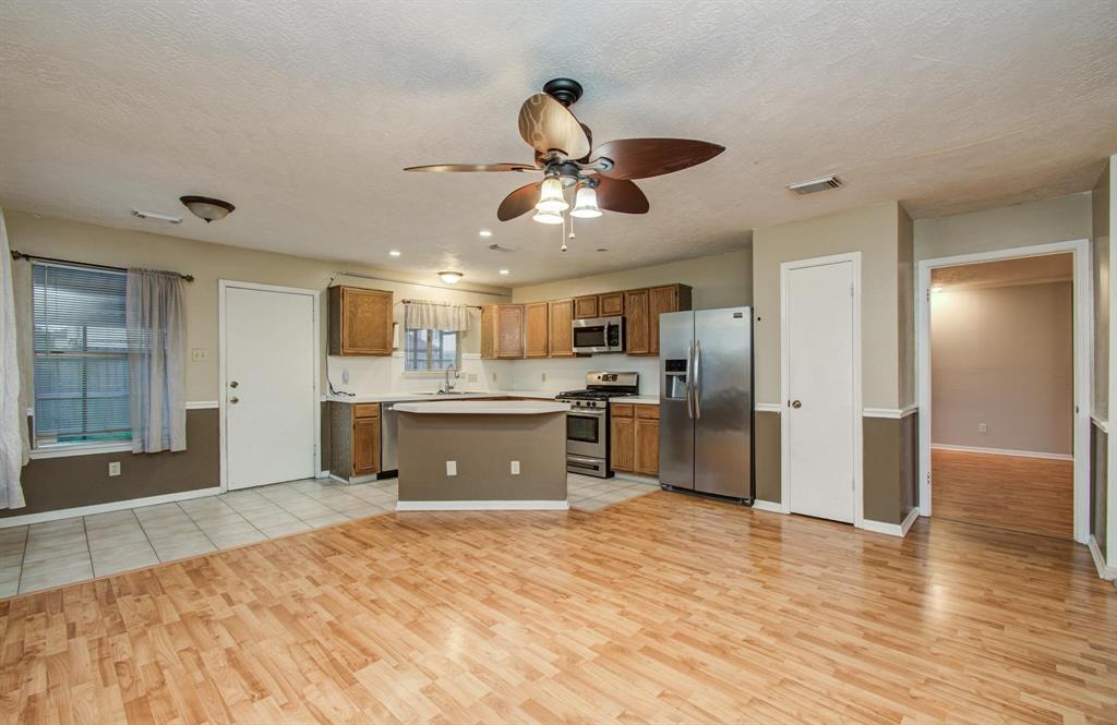 10829 E Linwood Drive, La Porte, Texas image 2