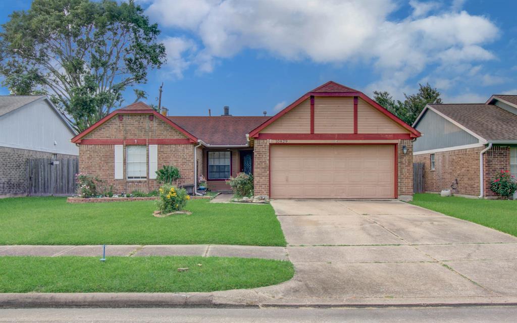 10829 E Linwood Drive, La Porte, Texas image 1