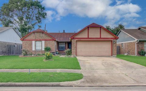 Photo of 10829 E Linwood Drive, La Porte, TX 77571 (MLS # 49884366) Photo of 10829 E Linwood Drive, La Porte, TX 77571 (MLS # 49884366)