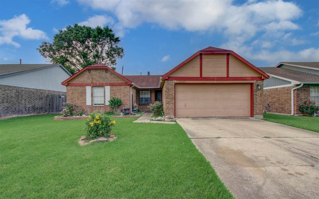 10829 E Linwood Drive, La Porte, Texas image 6