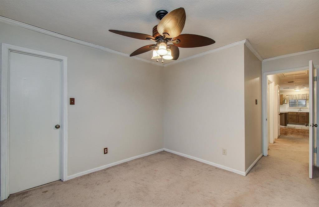 10829 E Linwood Drive, La Porte, Texas image 23
