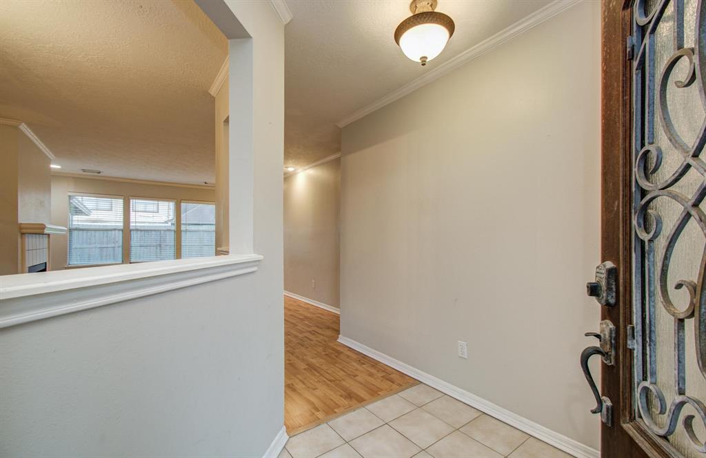 10829 E Linwood Drive, La Porte, Texas image 7
