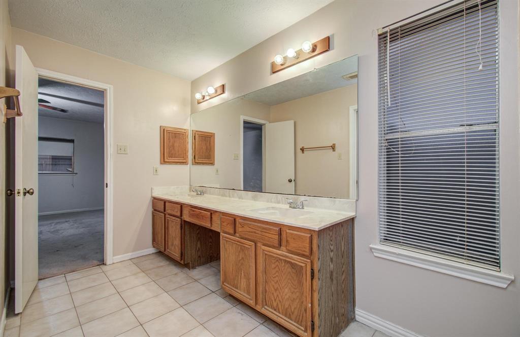 10829 E Linwood Drive, La Porte, Texas image 28