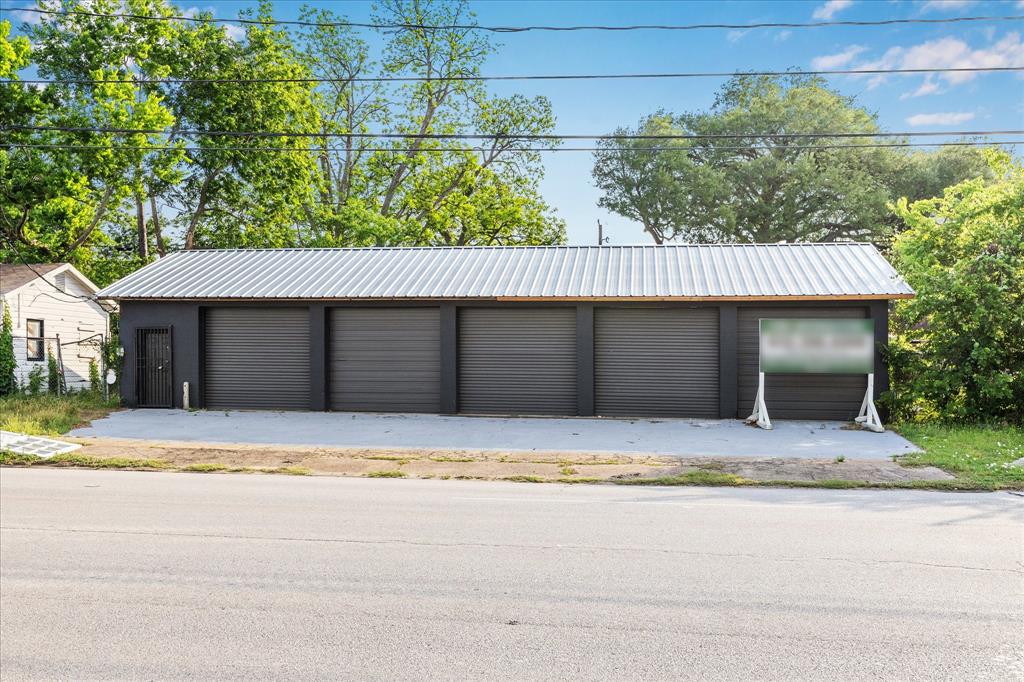 5207 N Main Street