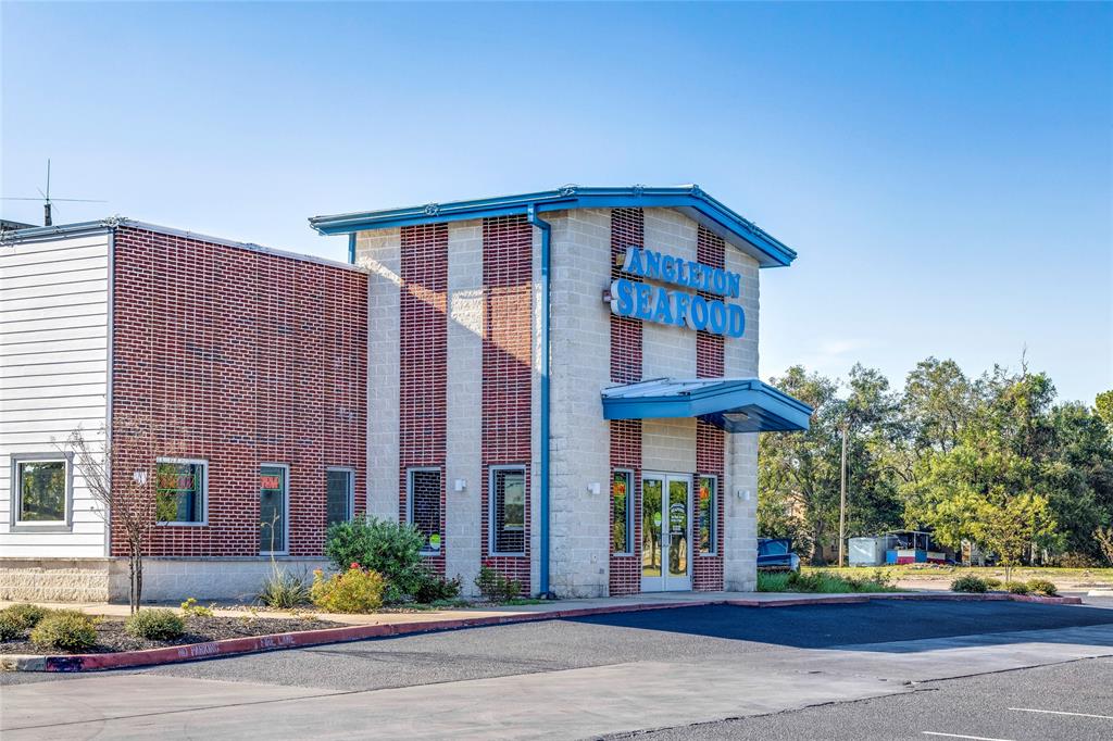 411 Robin Street, Angleton, Texas image 27