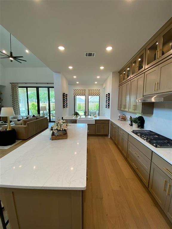 12039 Lake View Boulevard, Mont Belvieu, Texas image 4