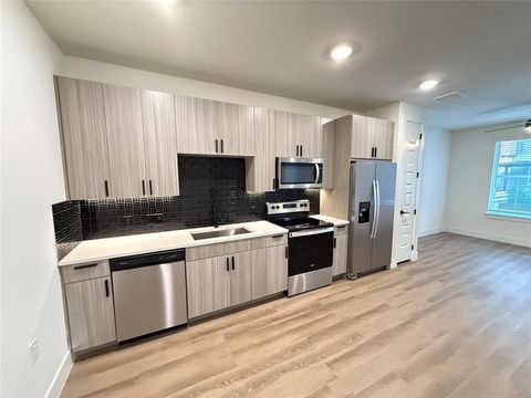 Condo For Rent - 2520 Washington Ave Ave #A2-840<br/> Houston, TX 77007