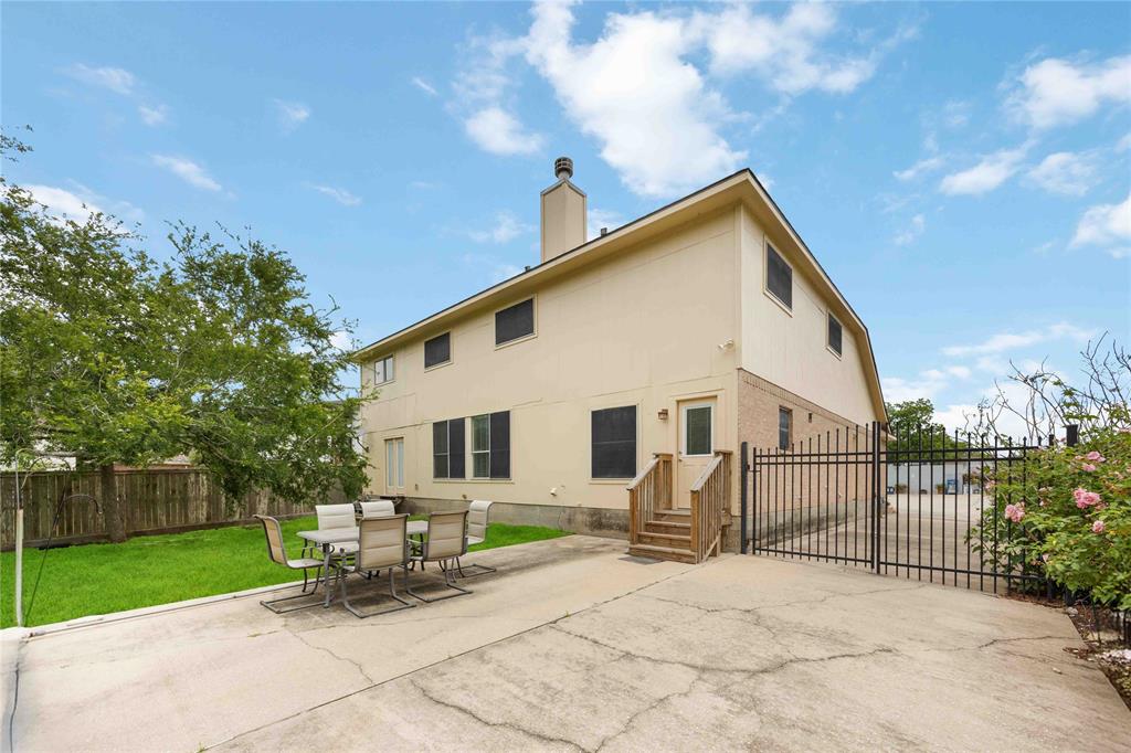 5498 Appleblossom Lane, Friendswood, Texas image 29