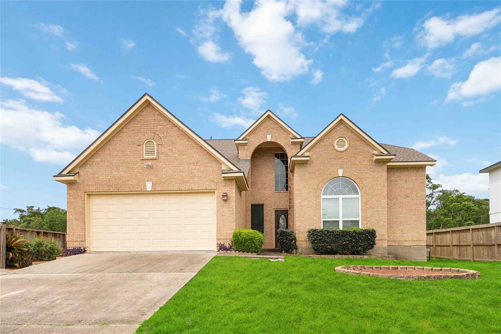 5498 Appleblossom Lane, Friendswood, Texas image 1