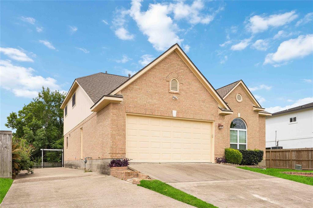 5498 Appleblossom Lane, Friendswood, Texas image 30