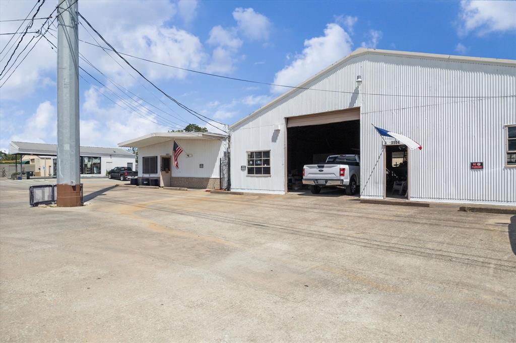 3506 Oak Forest Drive
