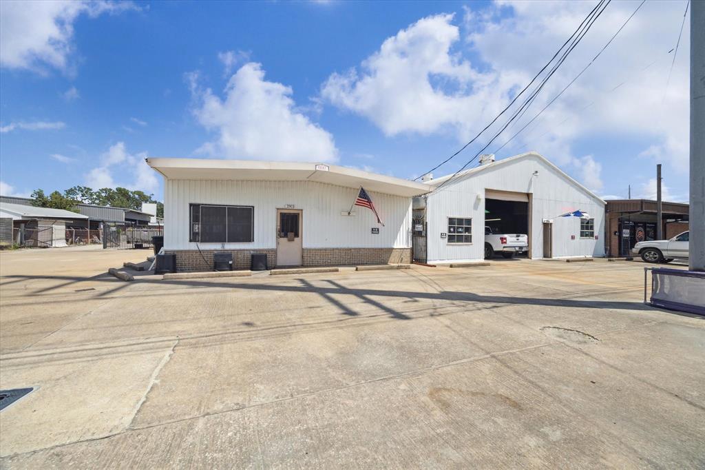 3506 Oak Forest Drive