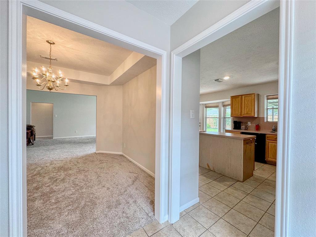 3302 Deer Trail Drive, Alvin, Texas image 12