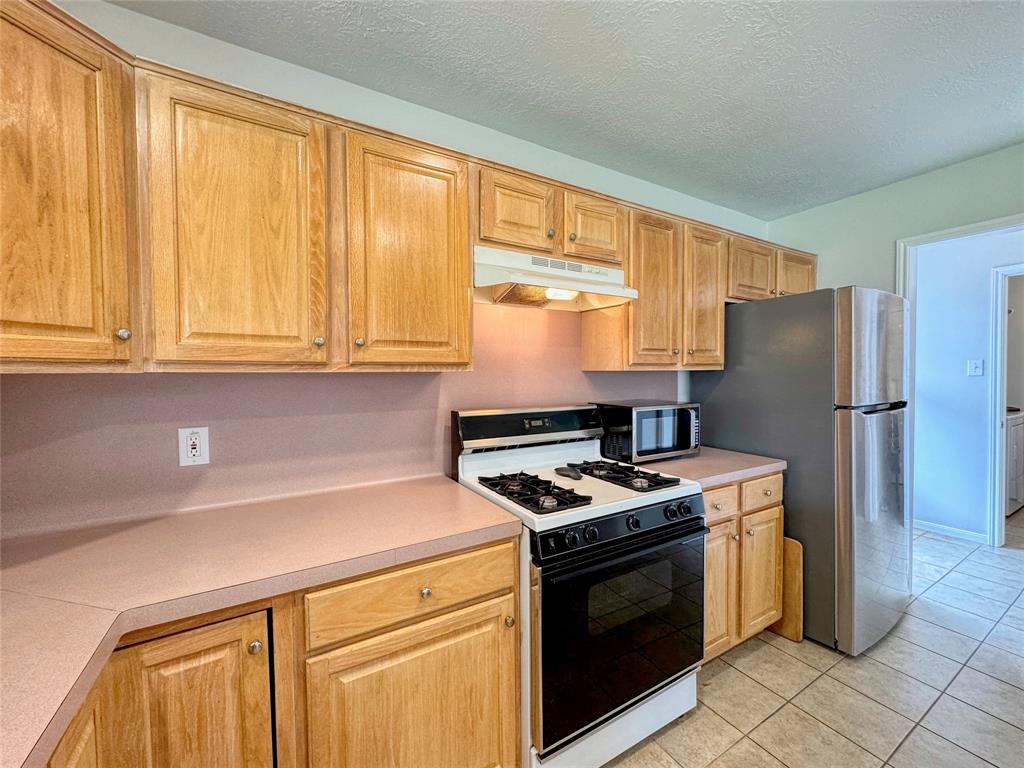 3302 Deer Trail Drive, Alvin, Texas image 23