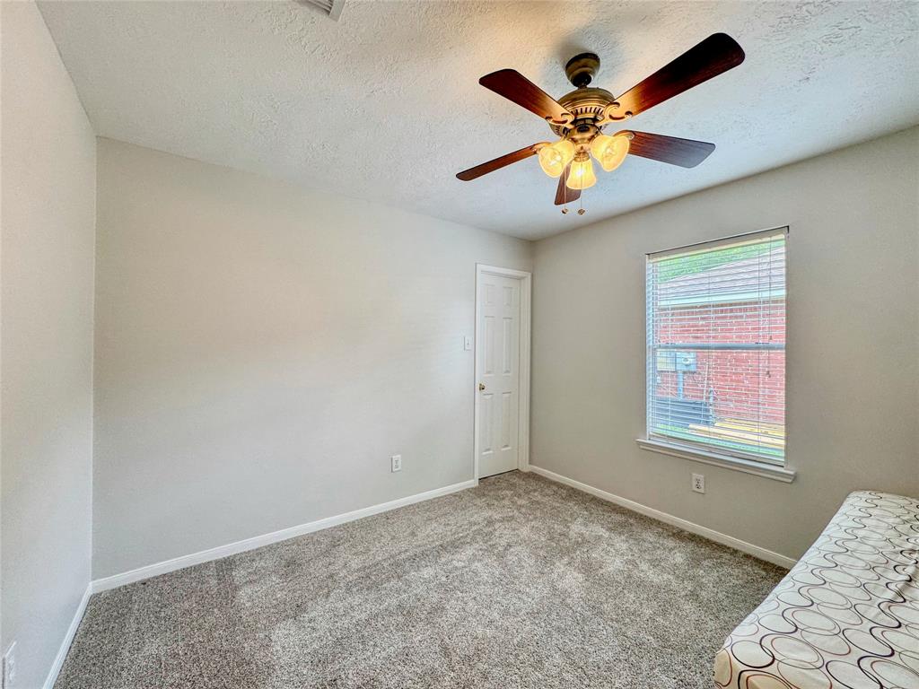 3302 Deer Trail Drive, Alvin, Texas image 36