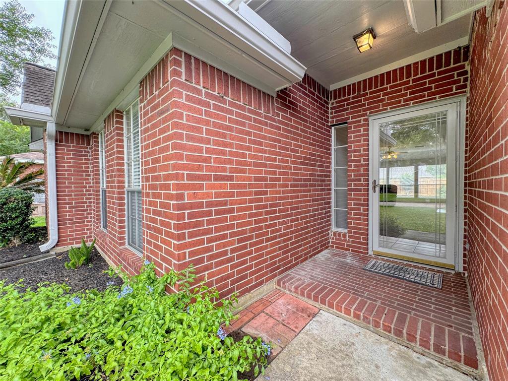 3302 Deer Trail Drive, Alvin, Texas image 3