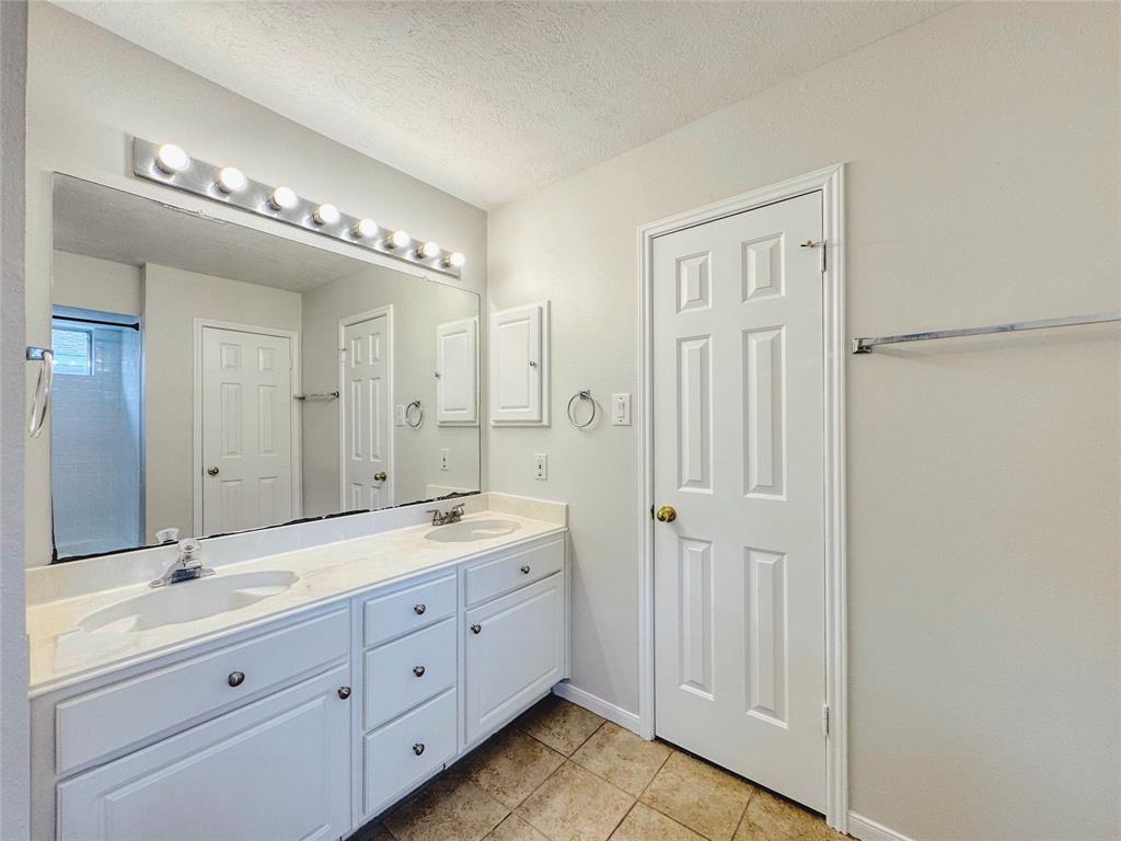 3302 Deer Trail Drive, Alvin, Texas image 32