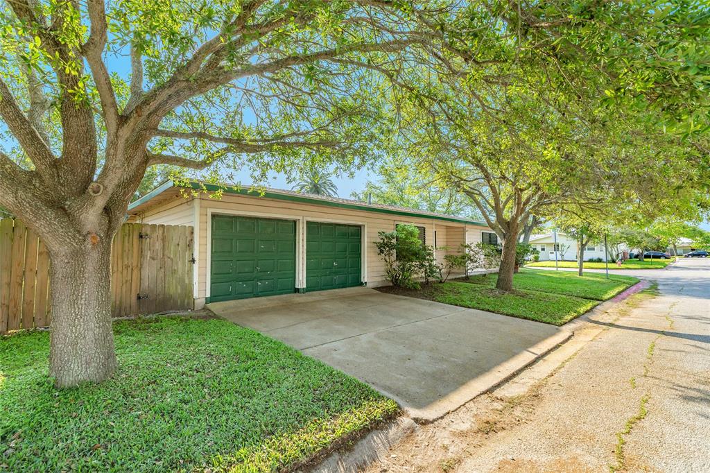 128 Tuna Street, Galveston, Texas image 3