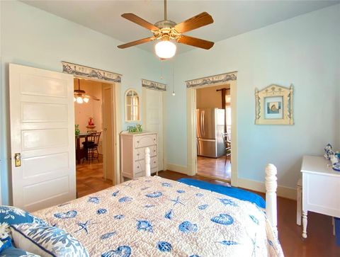 Single Family Residence in Galveston TX 1323 Avenue N 23.jpg