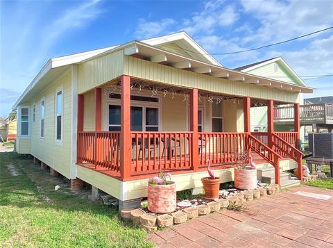 Single Family Residence in Galveston TX 1323 Avenue N 37.jpg