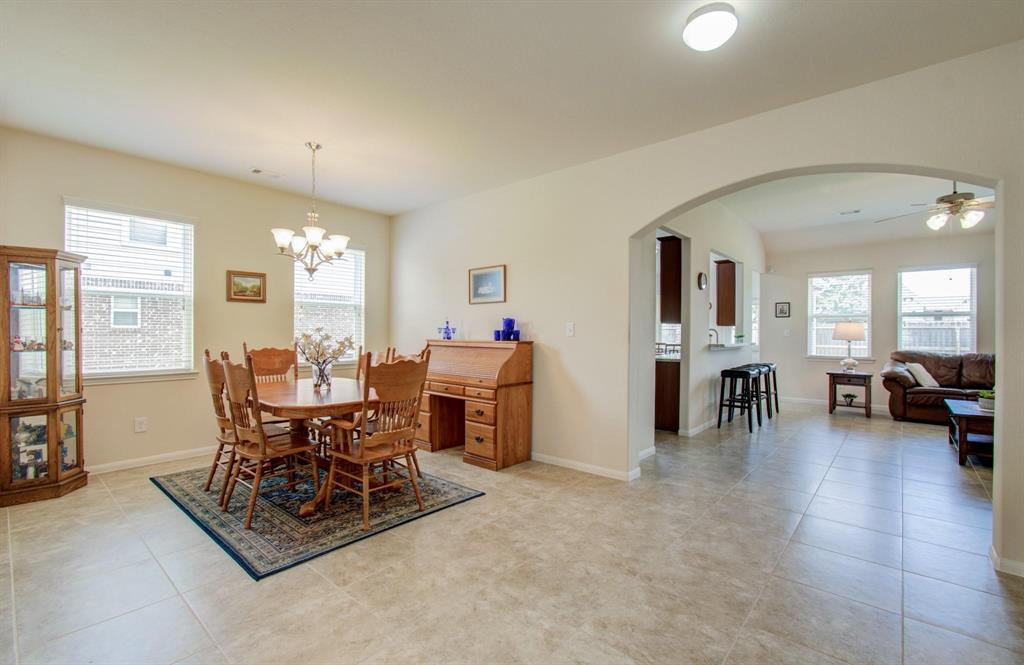 4011 Longwood Drive, Mont Belvieu, Texas image 7